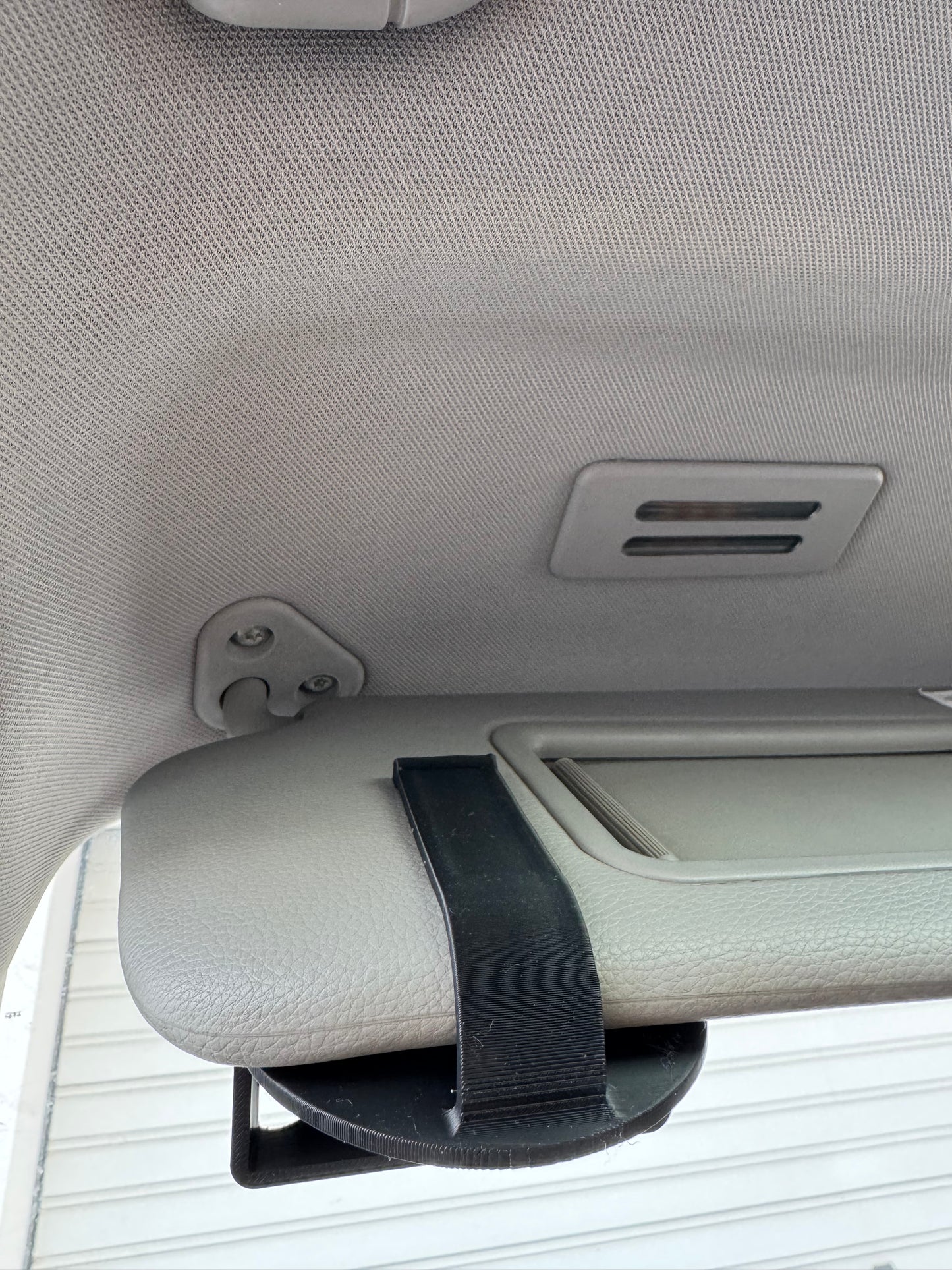 Snus Halter für die Sonnenblende