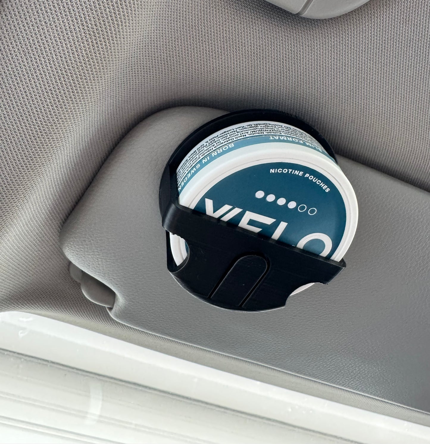 Snus Halter für die Sonnenblende