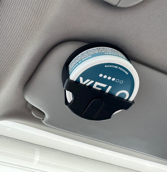 Snus Halter für die Sonnenblende